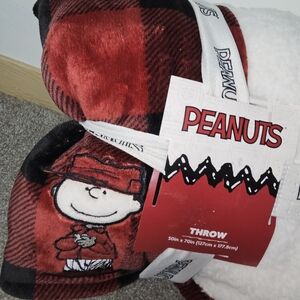 Peanuts Red and Black Throw Blanket